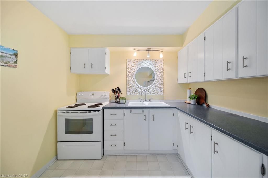 Row/Townhouse for sale at 4 Patrice Court, Dundas, ON, L9H 5P5 - Governor - MLS: 40856488