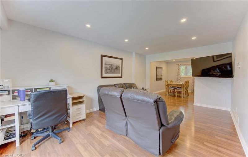80 Glen Avon Crescent photo 5