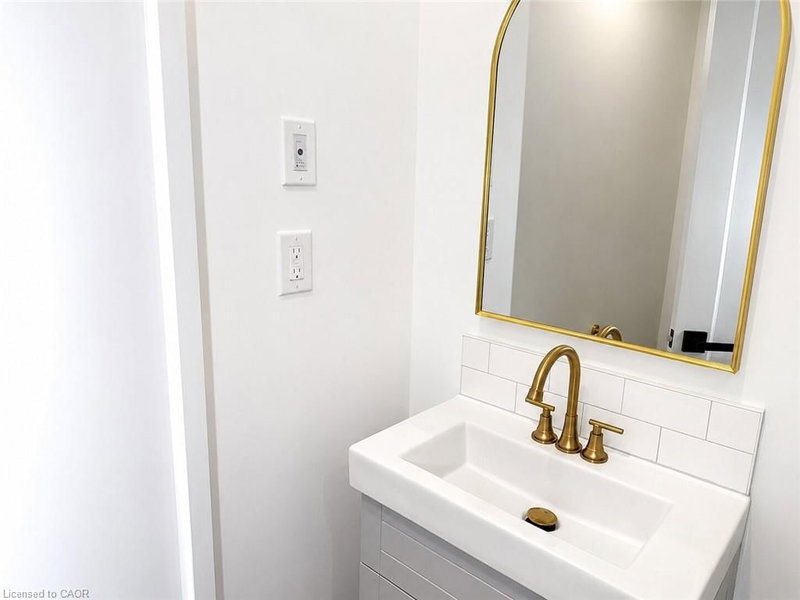1 GS - 17 White Avenue
