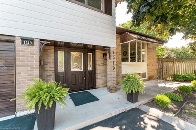 1319 Sherwood Court