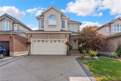 913 Copper Leaf Crescent