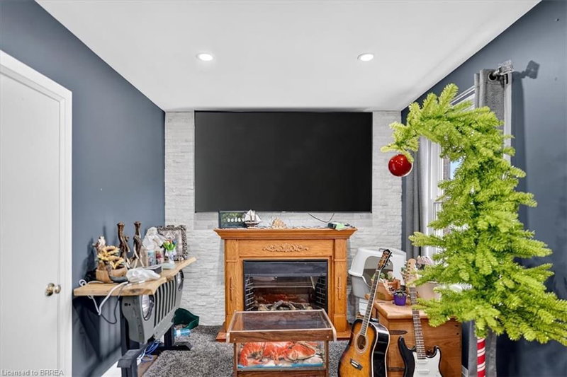 60 Park Road N photo 4