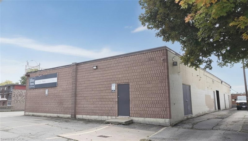 720 Upper James Street photo 4