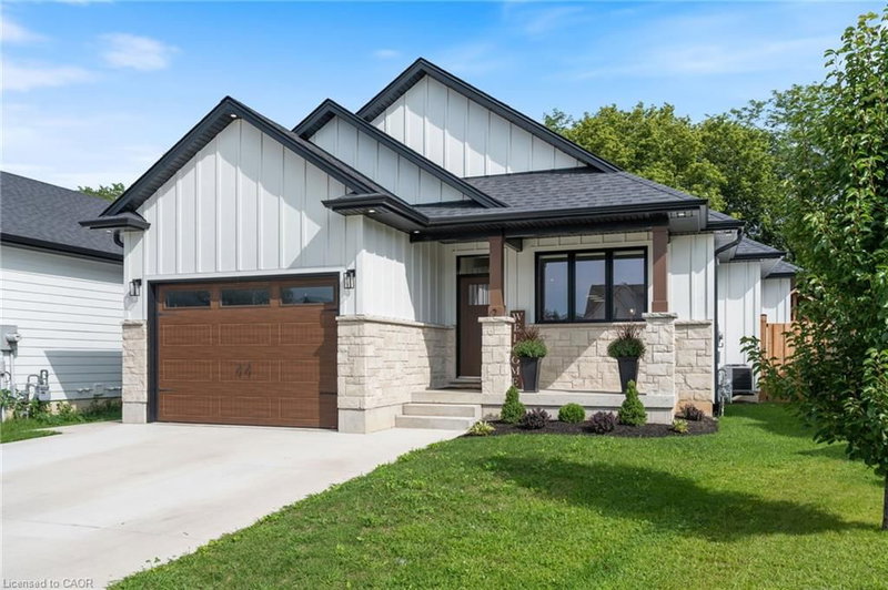 9 Macneil Court