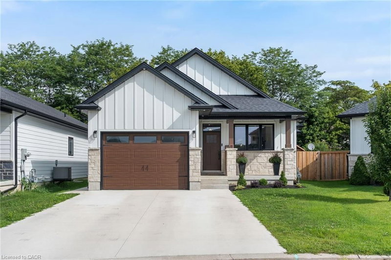 9 Macneil Court