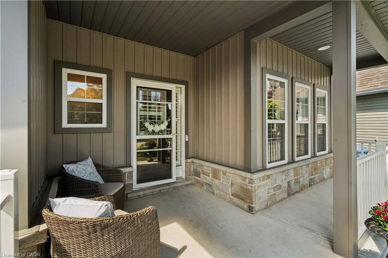 108 Hampson Crescent photo 4