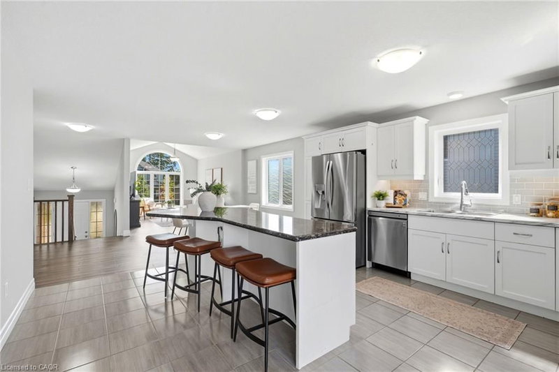 146 Jacob Street W photo 4
