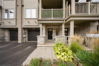 19 - 215 Dundas Street E