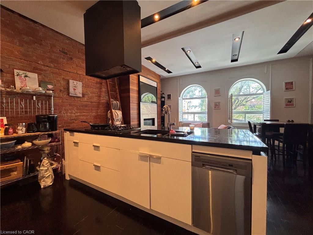 Upper - 301 James Street N 4