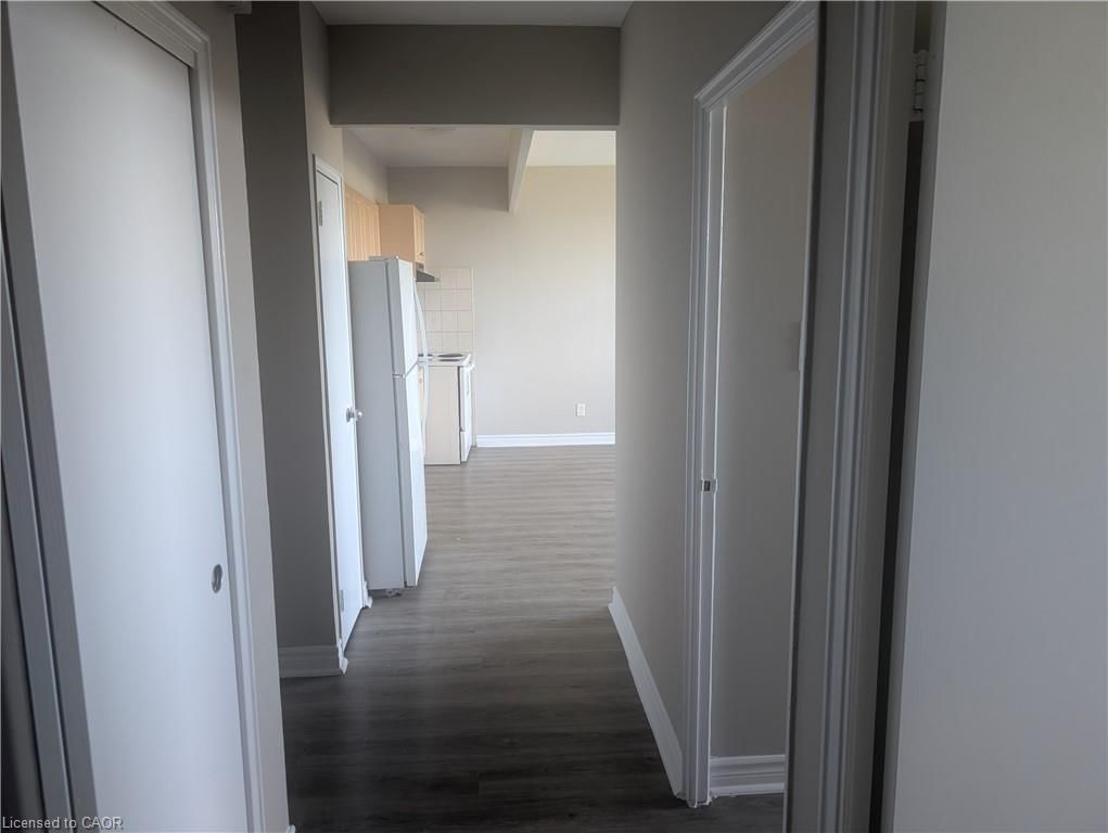 739 D - 468 Ottawa Street N 5