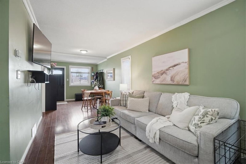 22 Delena Avenue N