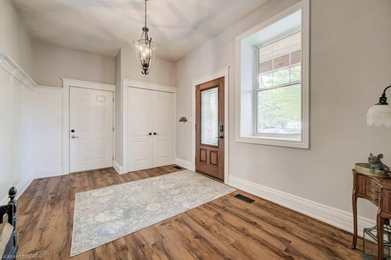 35 Schweitzer Street photo 4