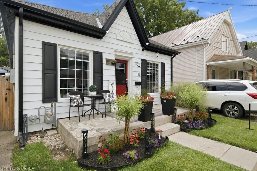 11 Esther Street — photo 4