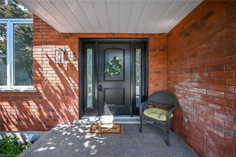 3 Kintyre Court