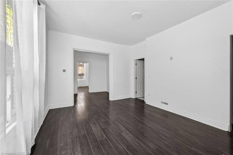 99 Leeming Street photo 5