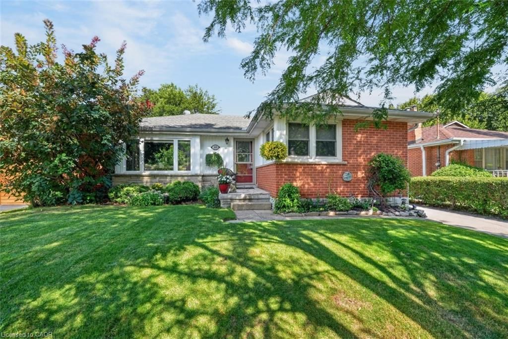 Single Family Residence for sale at 465 Springbank Crescent, Burlington, ON, L7T 2W8 - Aldershot Central - MLS: 40857393