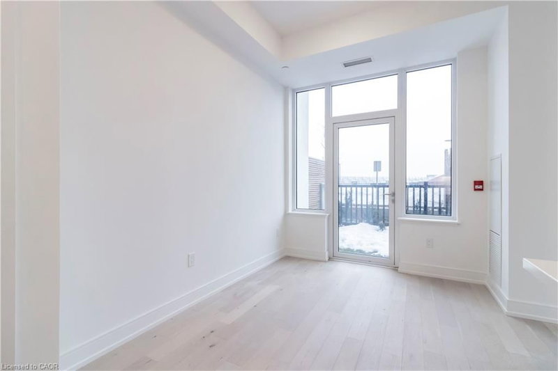 15 Wellington Street S photo 5