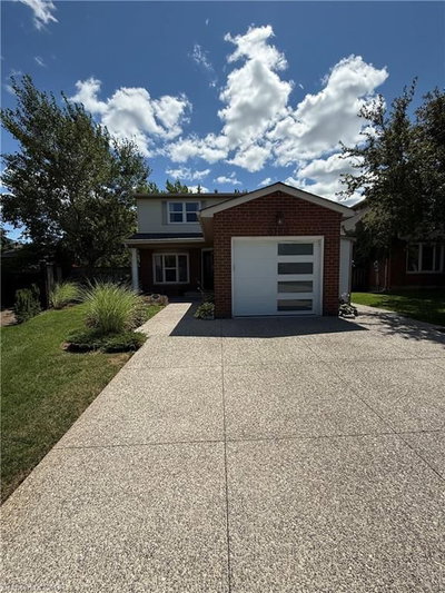 3122 Sandcliffe Court