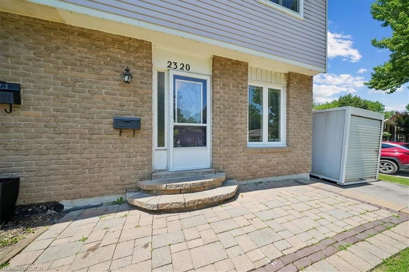 2320 Middlesmoor Crescent photo 4