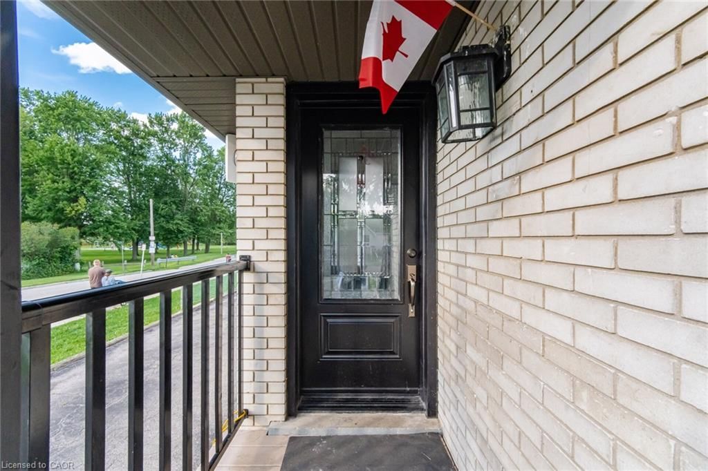Single Family Residence sold at 60 Elmwood Avenue, Cambridge, ON, N1R 4Y2 - Elgin Park/Coronation - MLS: 40857485
