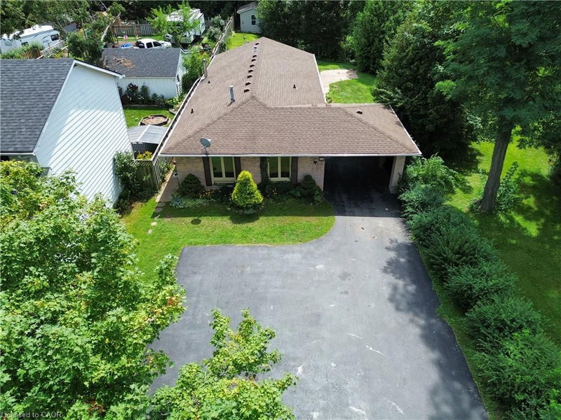 90 Queensway E