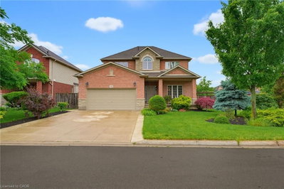 73 Degrow Crescent