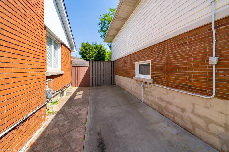 7 - 47 Westminster Avenue