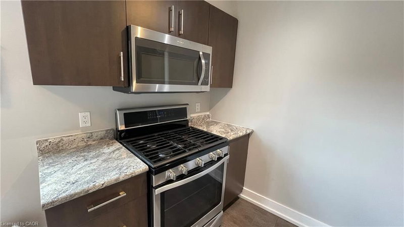 16 - 4 Ottawa Street N