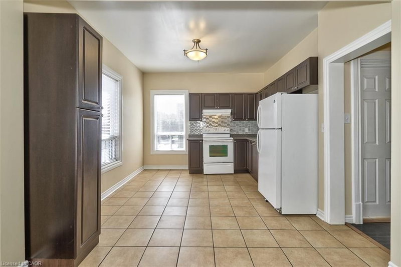 2 - 340 Cannon Street E