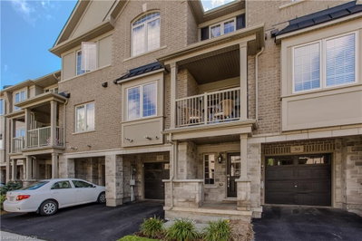 29 - 215 Dundas Street E