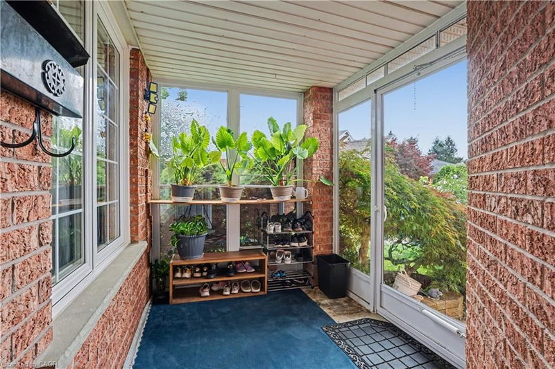 332 Brembel Crescent photo 4