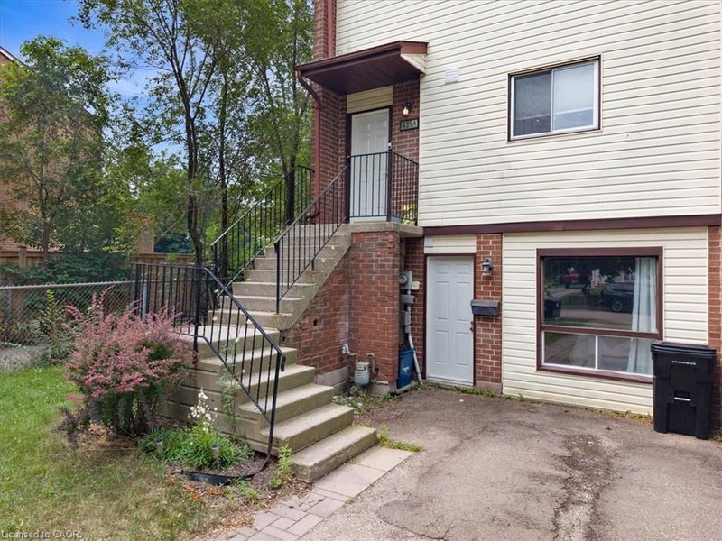 421 Bairstow Crescent
