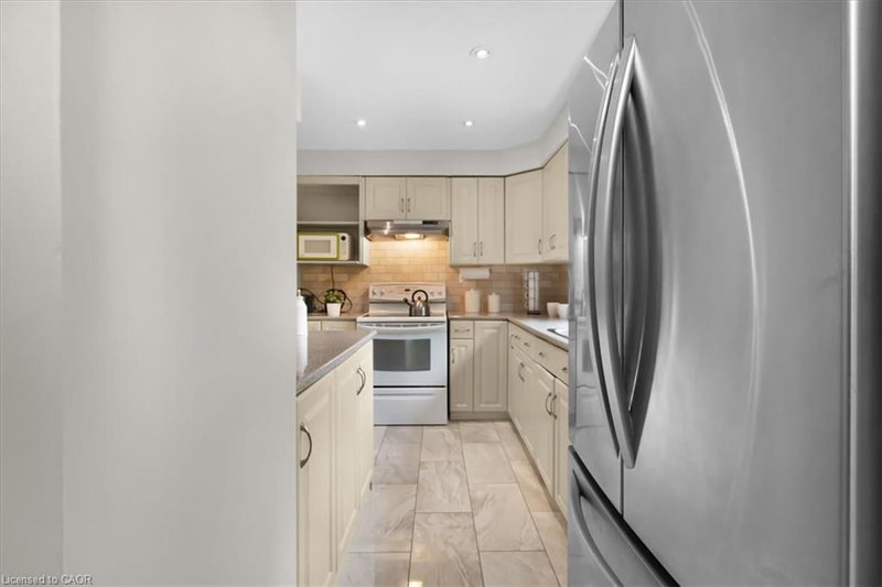 421 Bairstow Crescent