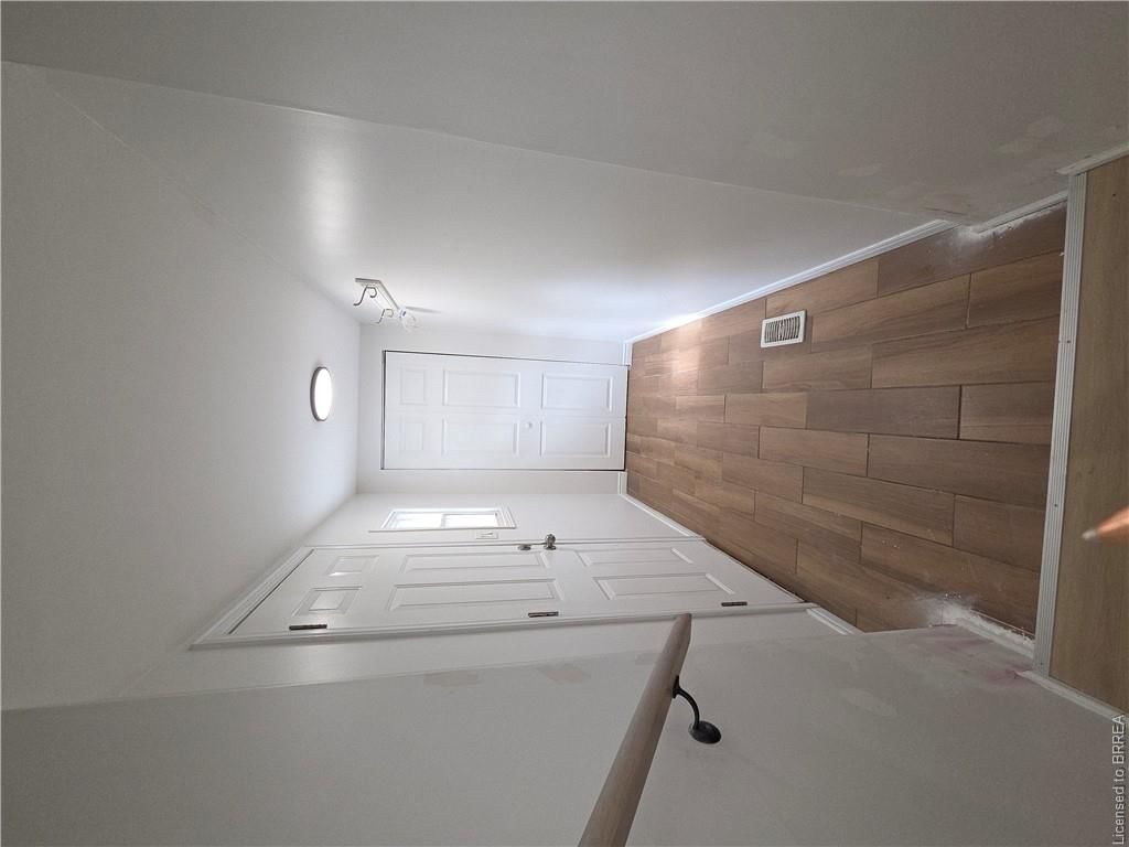 Upper - 40 Duke Street, Brantford 3
