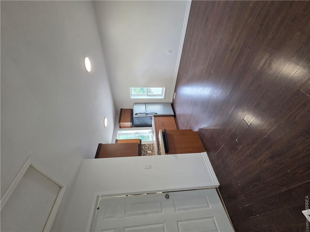 Upper - 40 Duke Street, Brantford 5