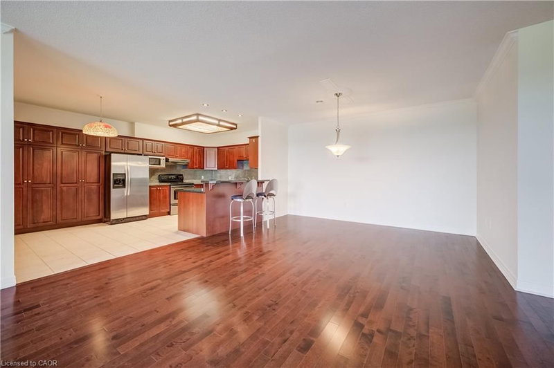 255 Keats Way photo 5