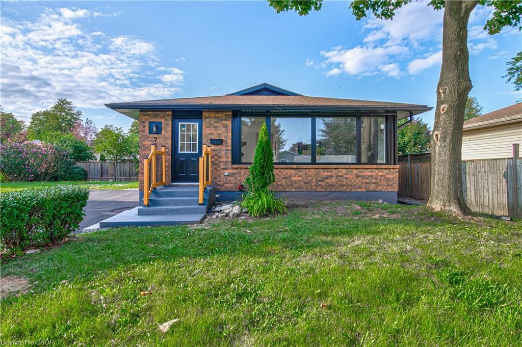 Single Family Residence for sale at 7385 North Dorset Place, Niagara Falls, ON, L2J 3T3 - Casey - MLS: 40857975
