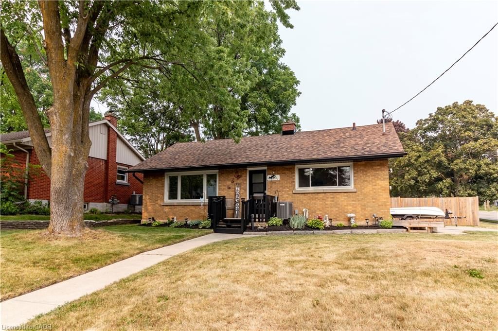 Single Family Residence sold at 124 Dover Street, Waterloo, ON, N2J 1Z6 - Uptown Waterloo/North Ward - MLS: 40857980