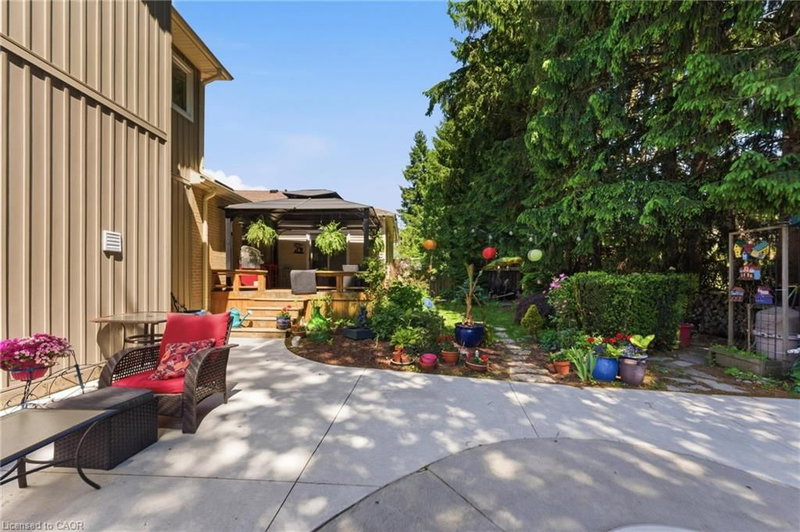 UPPER - 82 Cumming Court