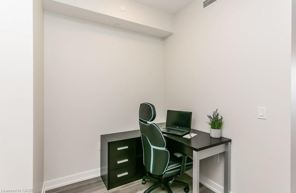 1607-5 Wellington Street, Kitchener, view 4