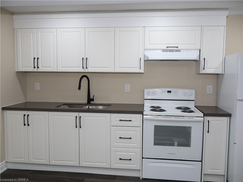 Lower - 116 Blackburn Drive, Brantford 4