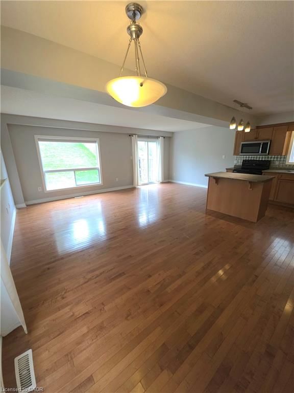 998 Mapleridge Street, London 3