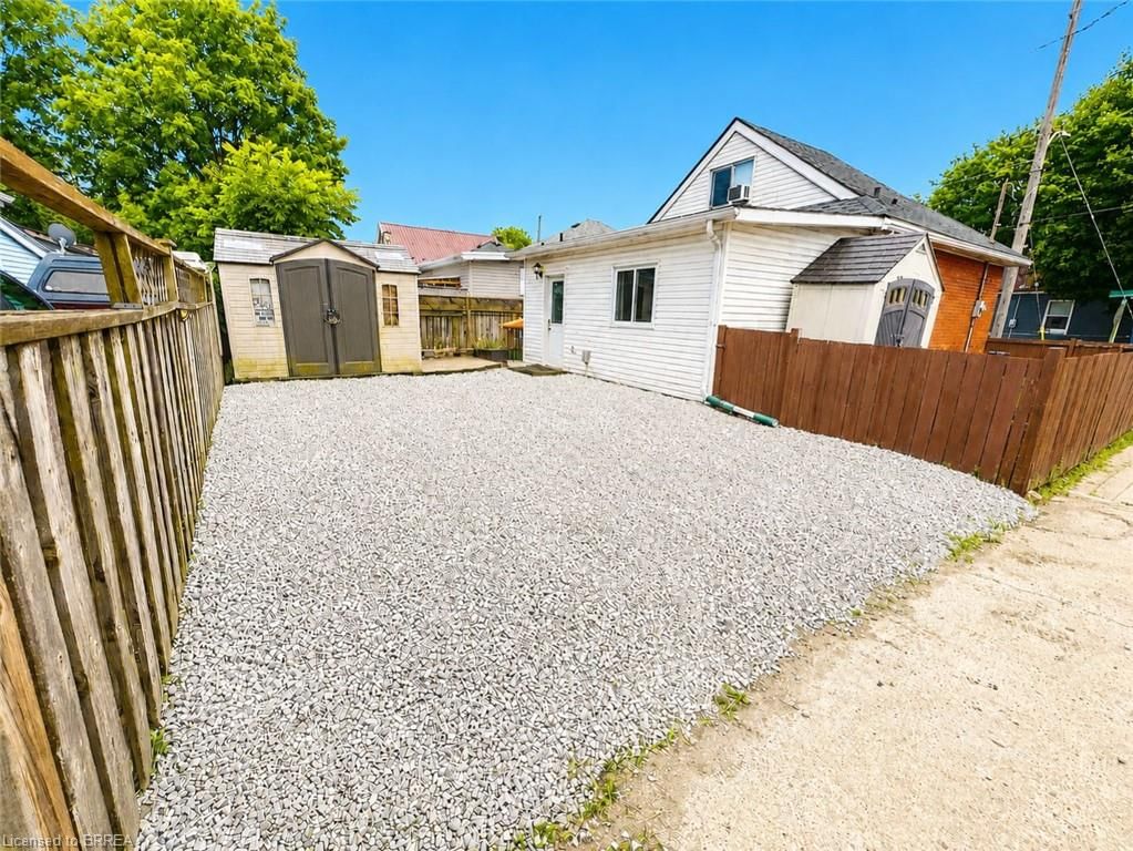 15 Esther Street — photo 3