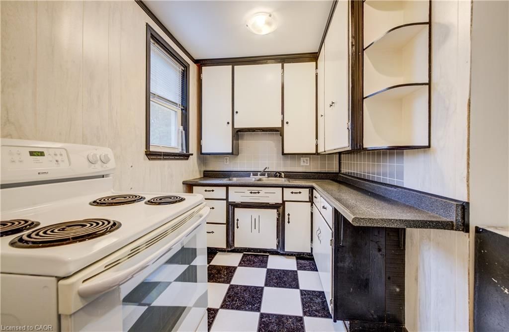 698 King Street, Kitchener, view 13