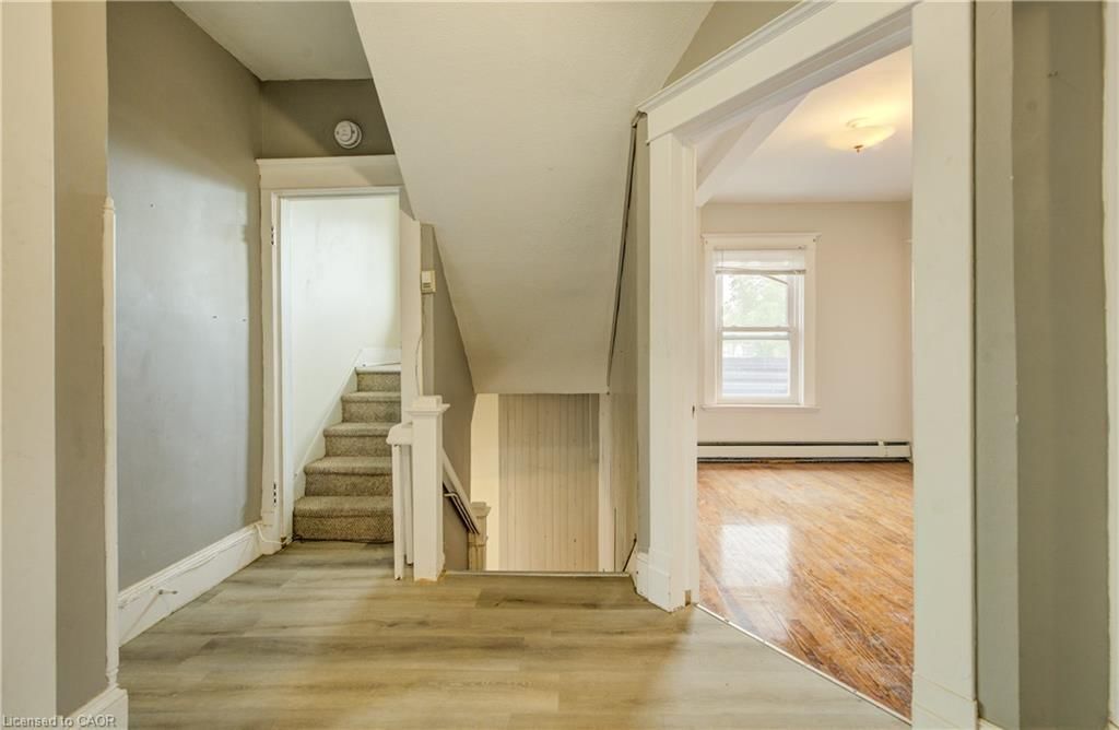 698 King Street, Kitchener, view 18