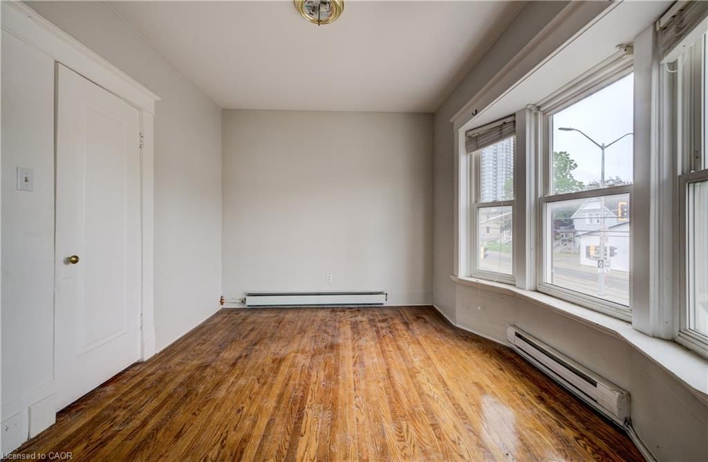 698 King Street, Kitchener, view 22