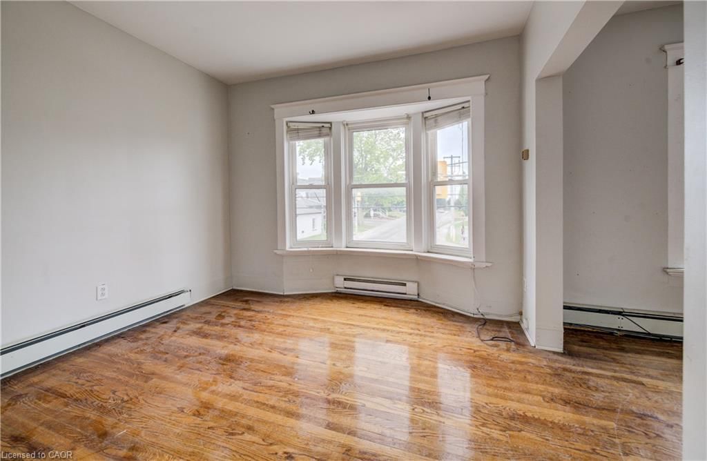 698 King Street, Kitchener, view 23