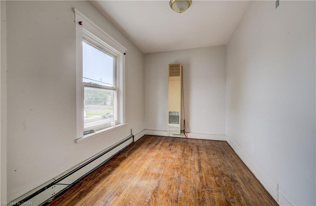 698 King Street, Kitchener, view 25