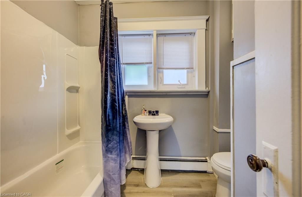 698 King Street, Kitchener, view 26
