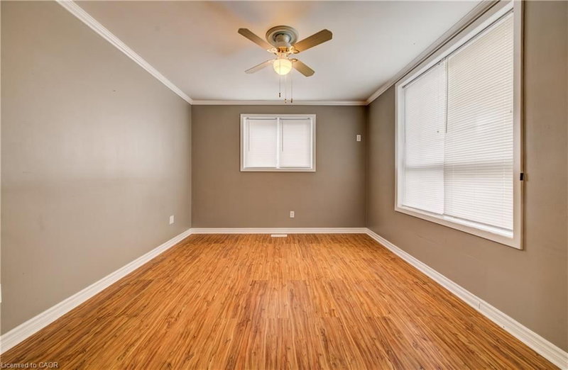 698 King Street W photo 5